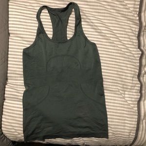 Lululemon swifts tech tank